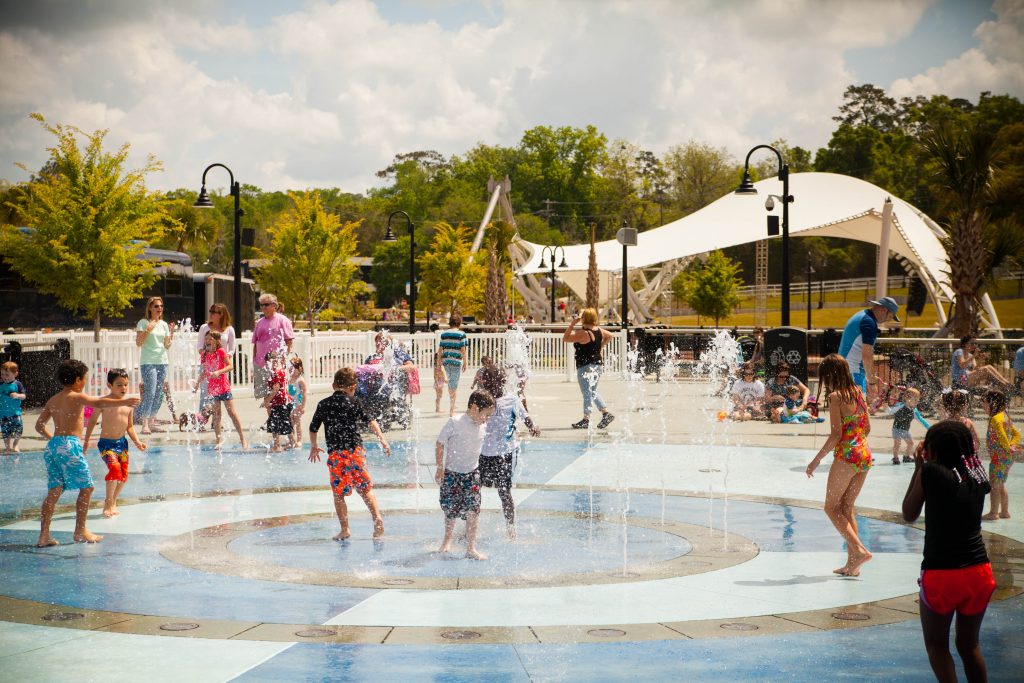 kids in the water splash paad at casecades parkd 